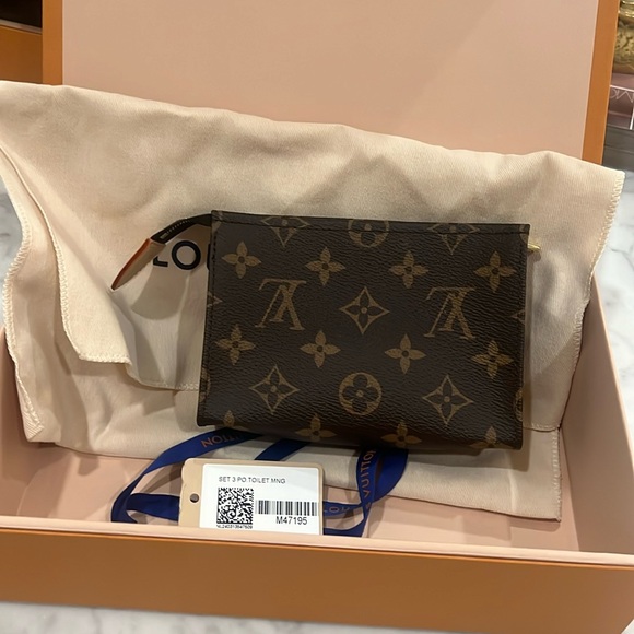 Louis Vuitton Toiletry Pouch 15 - Picture 1 of 6